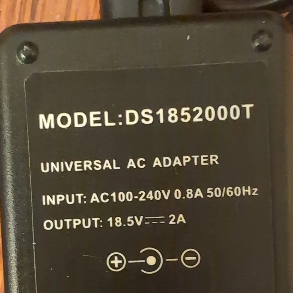 Universal AV Adapter Model DS1852000T with Power Cord + 2 Cords